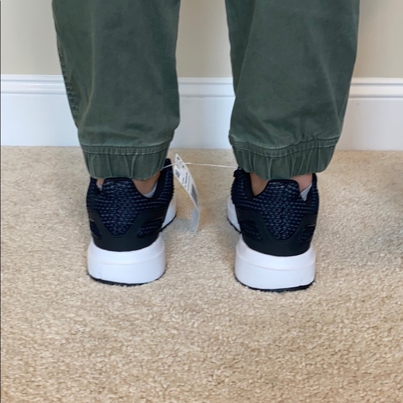 Men’s/Adidas/Black/Running Shoes/9.5/UltimateShow - Picture 3 of 8